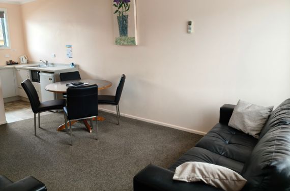 2-Bedroom Queen Unit